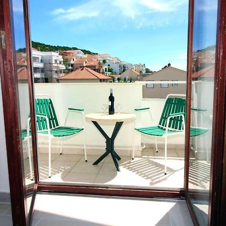 Charming Apartment In Tisno With 2 Bedrooms And Air Conditioning Exterior foto