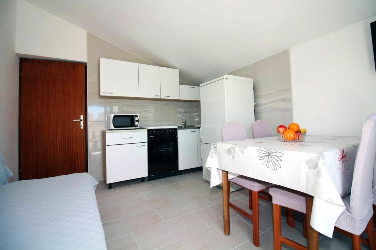Charming Apartment In Tisno With 2 Bedrooms And Air Conditioning Exterior foto