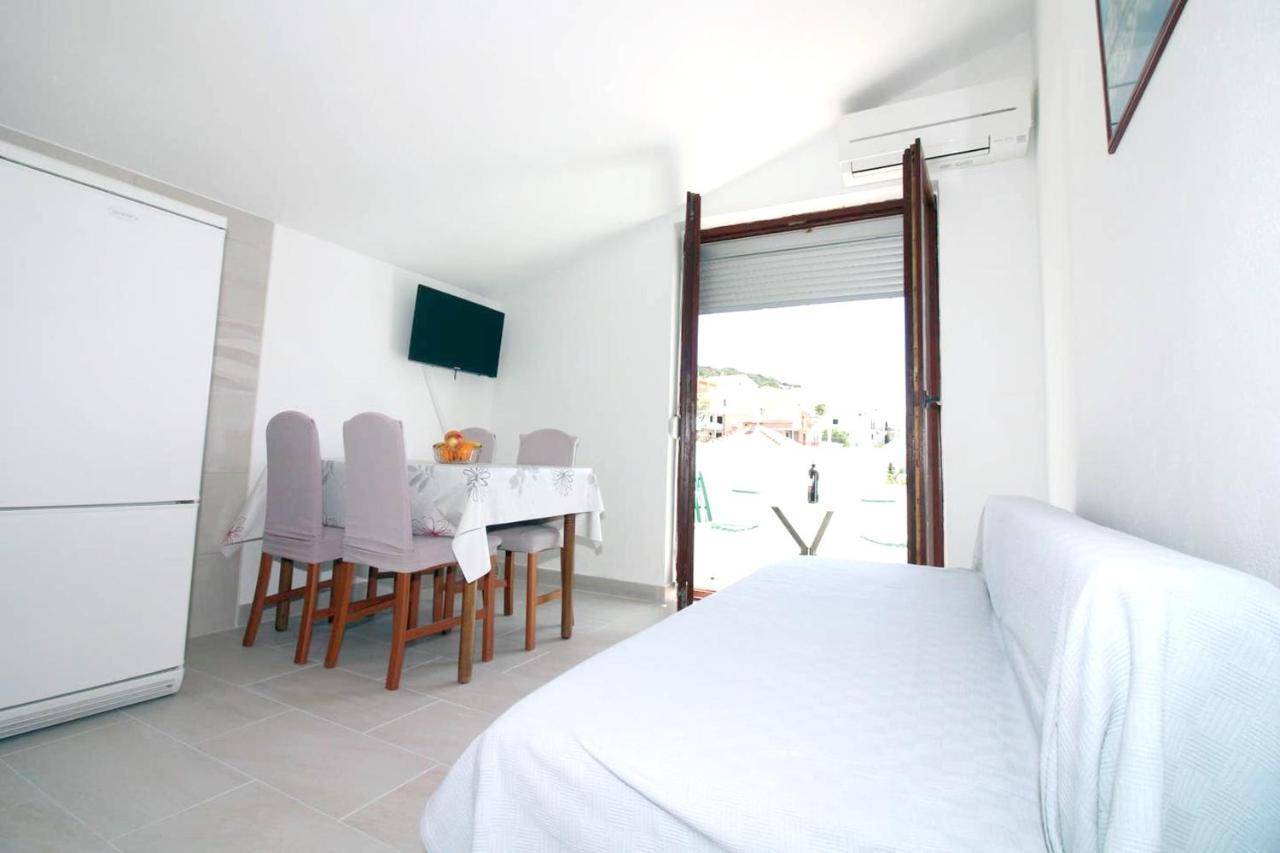 Charming Apartment In Tisno With 2 Bedrooms And Air Conditioning Exterior foto